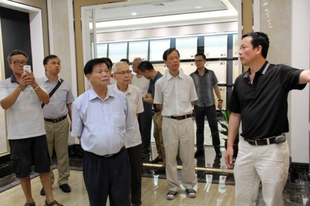 图6、超耐磨高硬度全抛釉砖展区.jpg