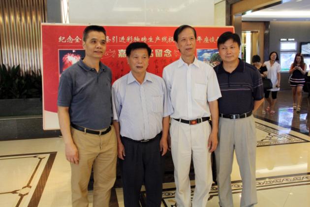 图8、性价比高的高级抛光砖展区留影.jpg