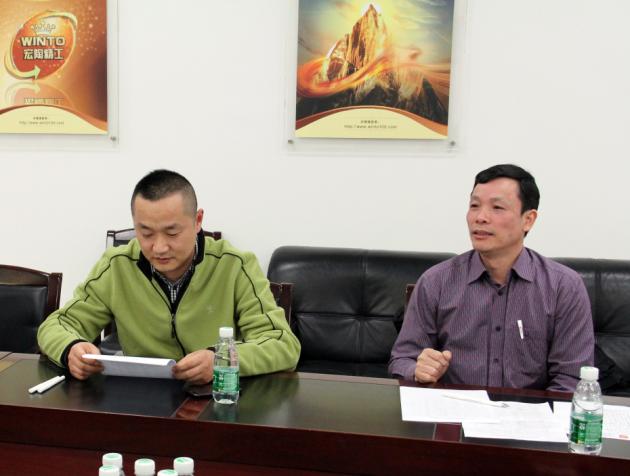 图7、91免费版视频市场总监霍达炎（右一）介绍五届活动评比的概况及本届的亮点