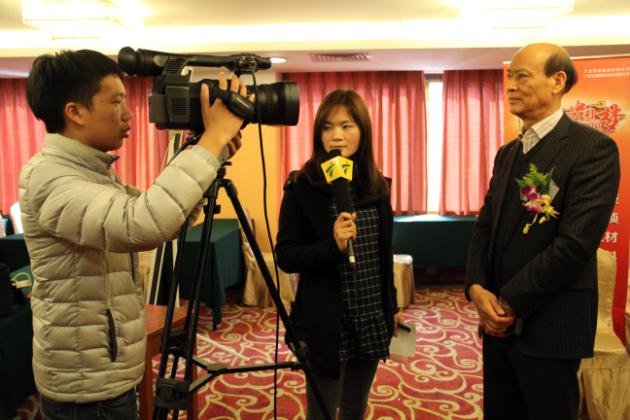 图8、企业副总欧家瑞（左一）接受广东电视台记者采访.jpg