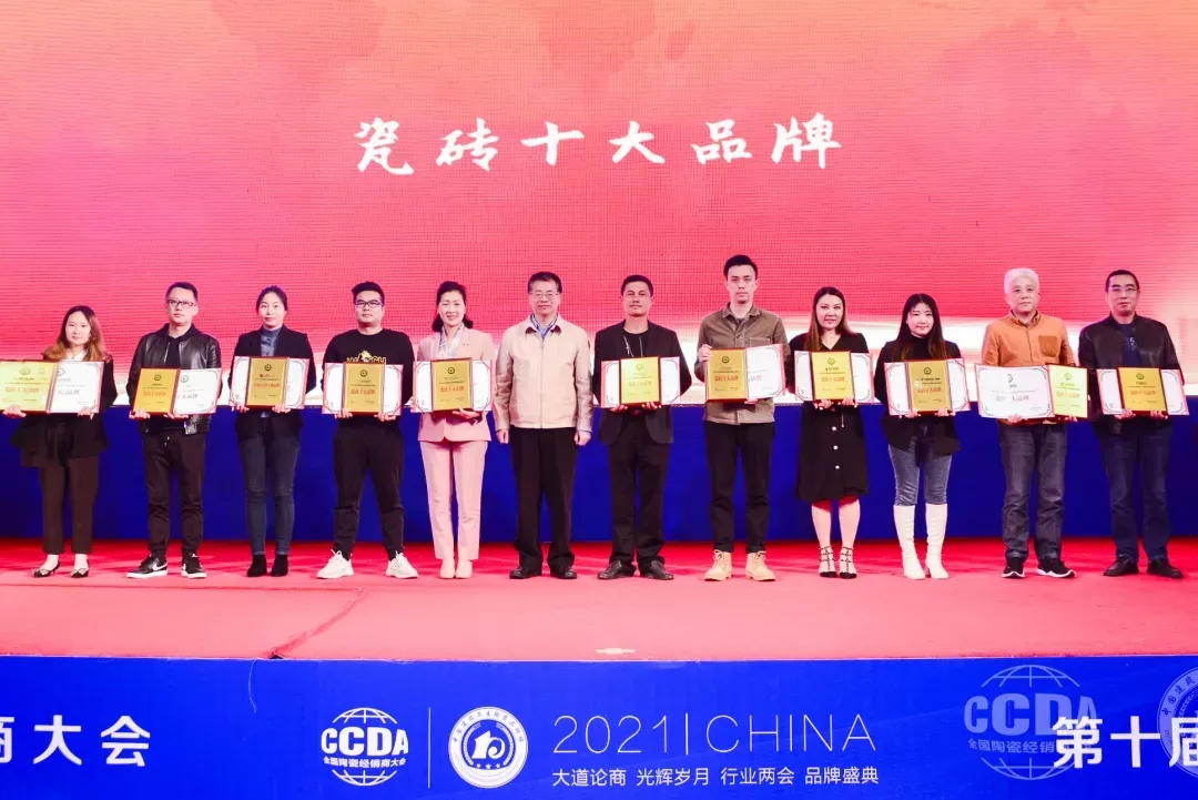 91免费版视频代表上台领奖(右4)图片 91免费版视频代表上台领奖(右4)图片